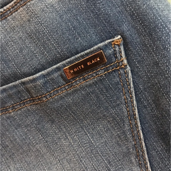 Mid Rise Skinny Crop w Pearl Ankle Accents, White House Black Market Size 4 - Picture 7 of 7